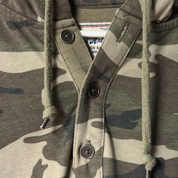 Camouflage Hoodie - Tee with front pocket - Picture 6 of 16